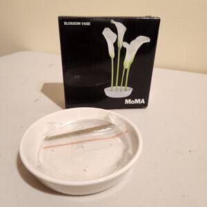 MoMA Museum of Modern Art Table Top White Blossom Bud Vase Minimalist 2013 NIB